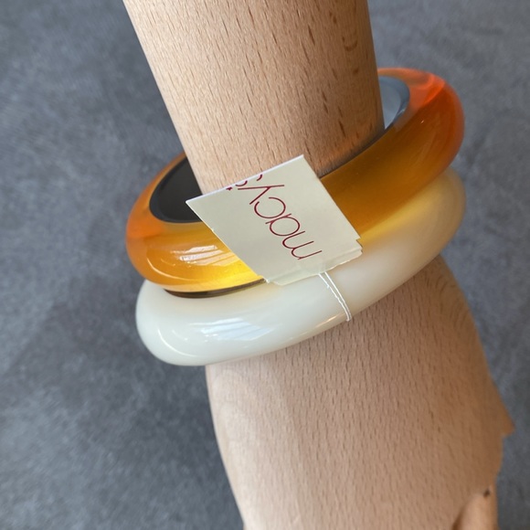 VINTAGE PLASTIC BANGLE BRACELETS - Picture 16 of 16